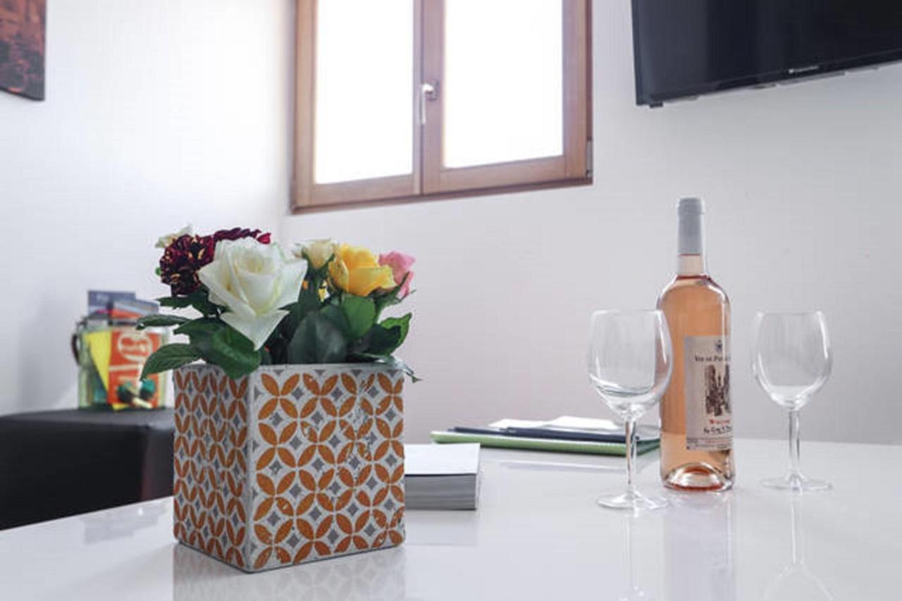 Ferienwohnung Gilly 4 - Exceptional 2Beds, Sea View, Modern,A/C, Old Town Nizza Exterior foto